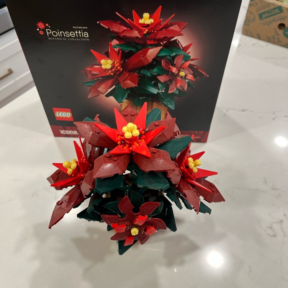 LEGO Festive Poinsettia Display - Red and Green